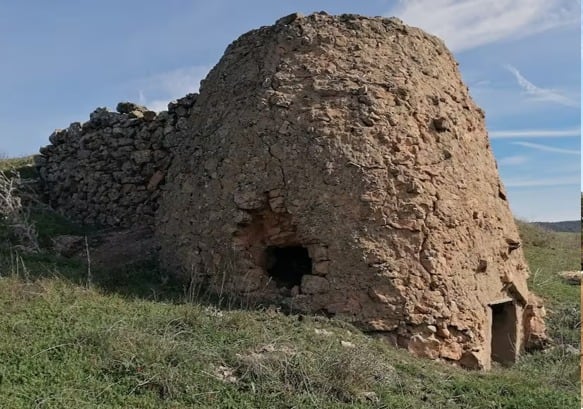 Horno de miera en Olmeda del Rey.