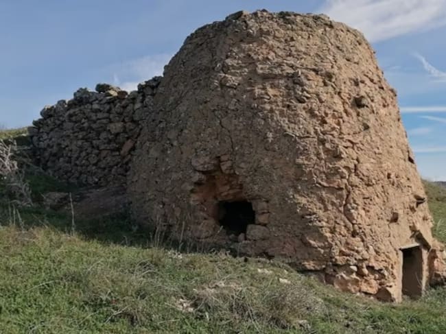 Horno de miera en Olmeda del Rey.