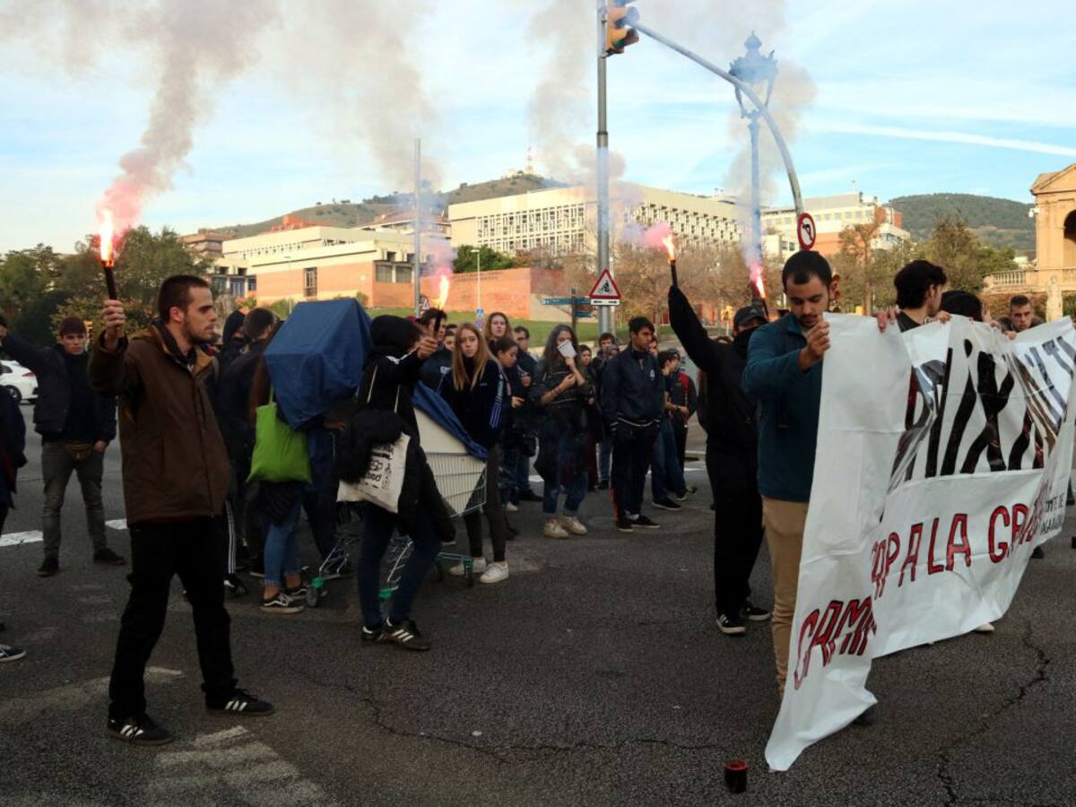 Els estudiants tallen la Diagonal