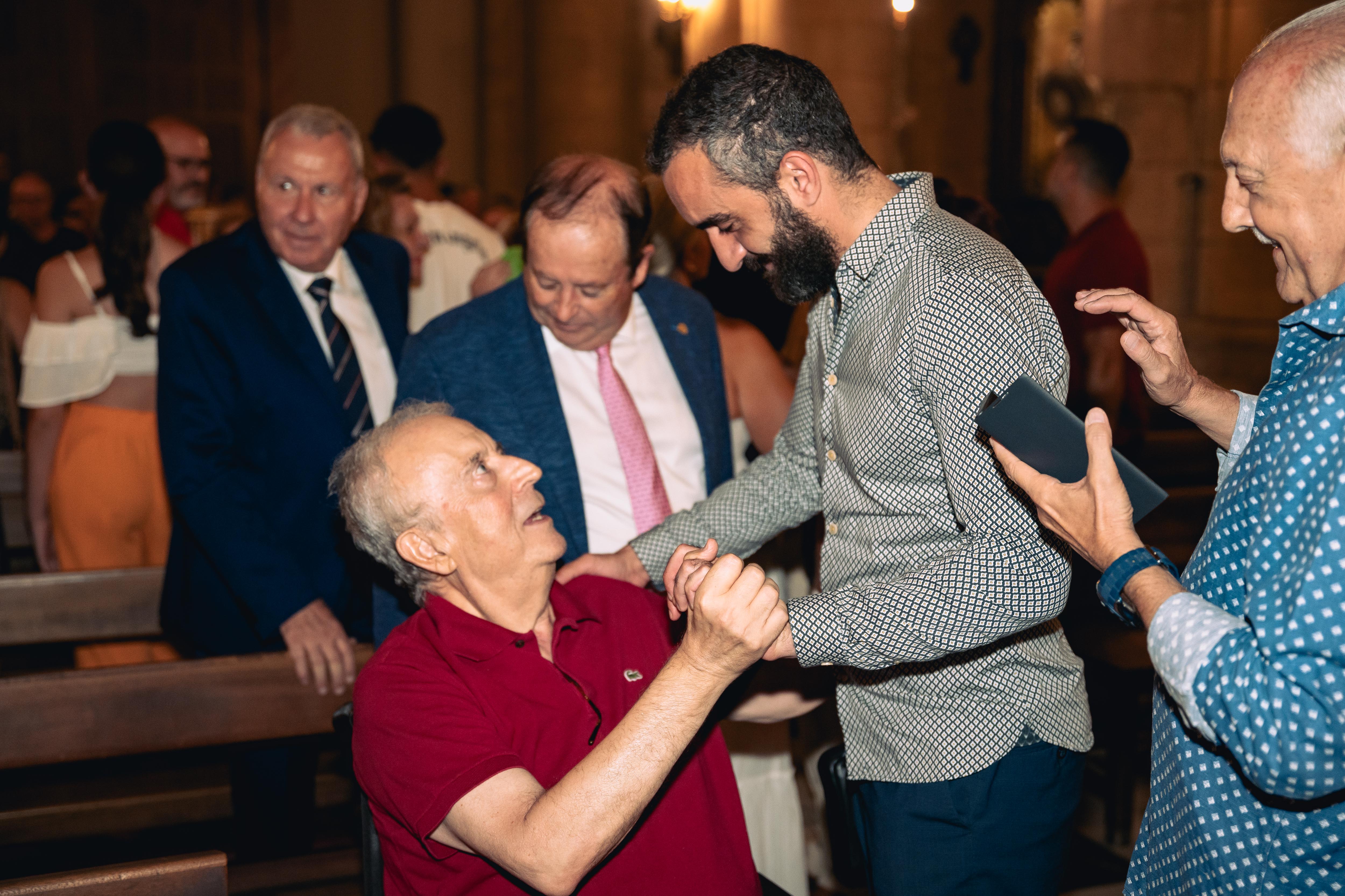 Guillermo Blanes y Mohamed El Assy en la ofrenda de flores del Almería el pasado lunes en La Patrona, en la Virgen del Mar.