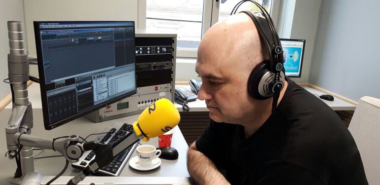 Calixte Bieito, als estudis de Ràdio Bilbao, entrevistat per Rosa Badia a Tot és Comèdia