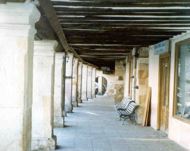 Soportales de la Plaza Mayor de Cervera de Pisuerga