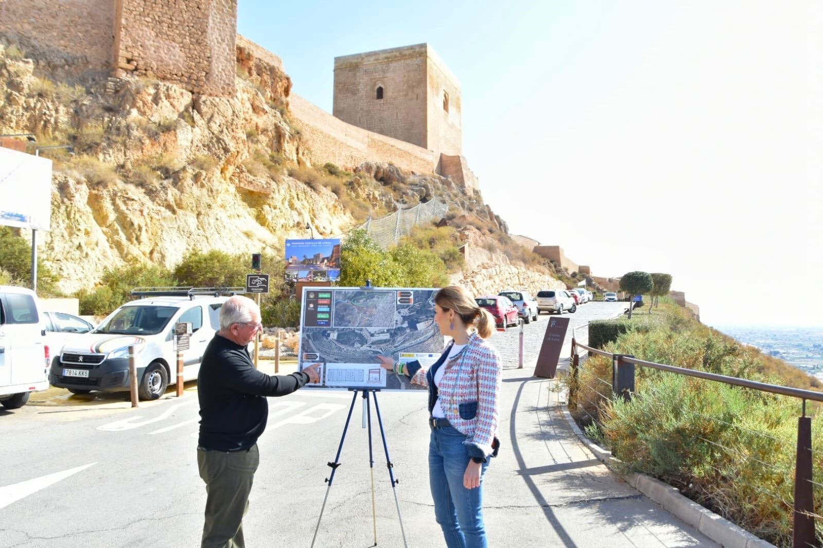 La concejala Fomento y Desarrollo Local, Rosa María Medina, en las inmediaciones del Castillo de Lorca