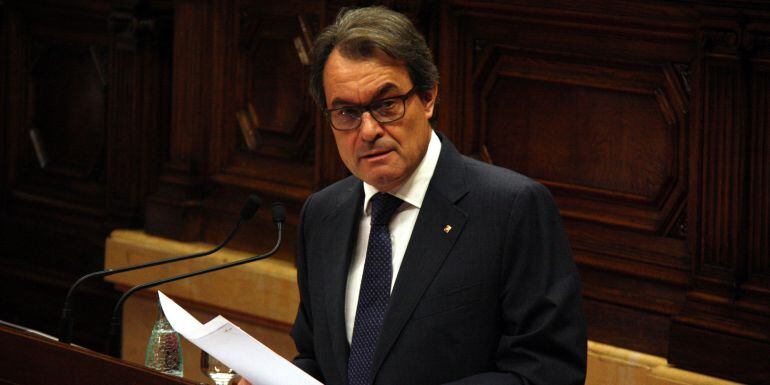 Mas acusa l'oposició d'introduir "falsedats" sobre el model sanitari per treure'l del Govern