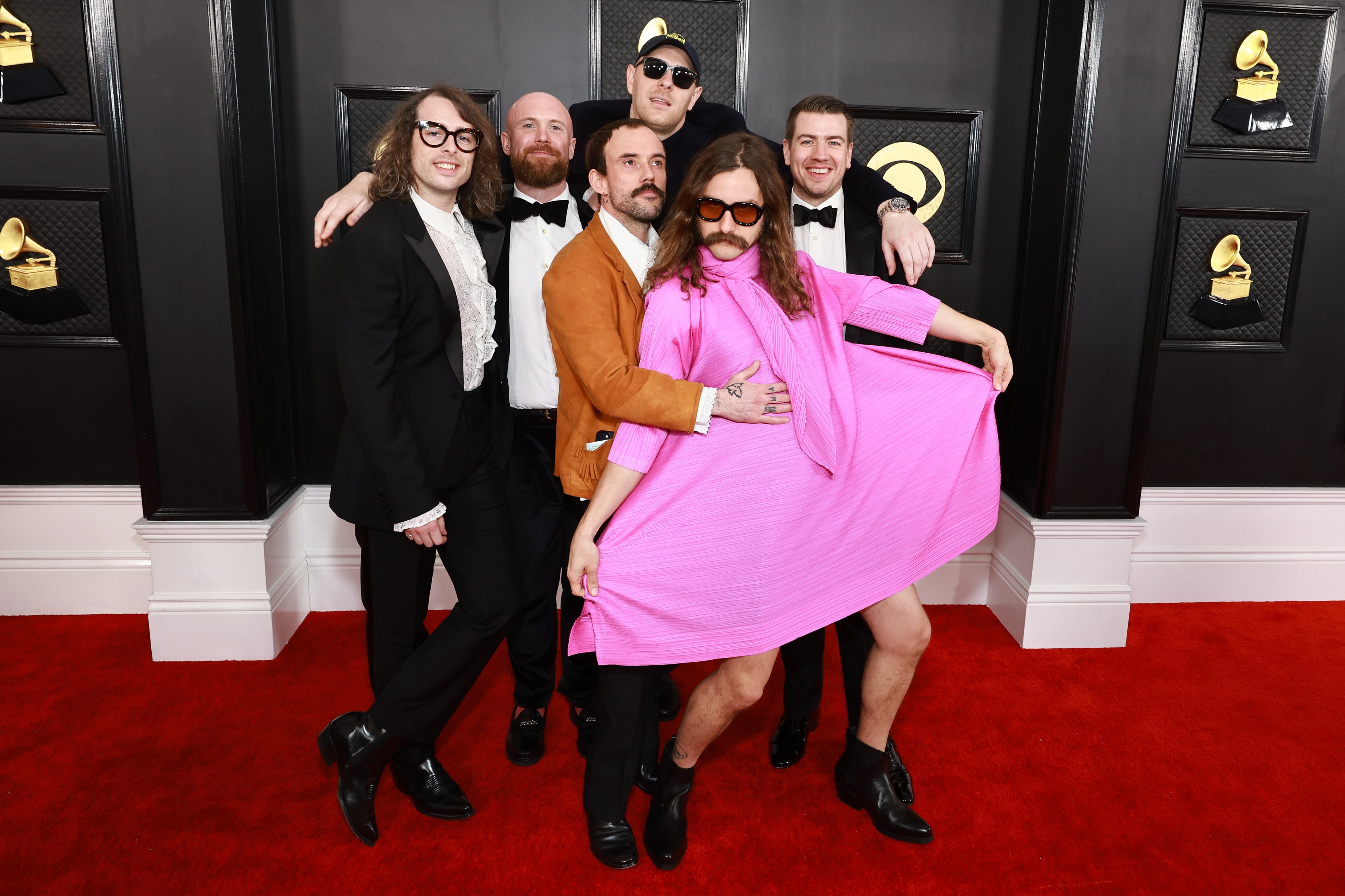 Lee Kiernan, Adam Devonshire, Joe Talbot, Mark Bowen y Jon Beavis, de Idles, en la ceremonia de los Grammy celebrada en Los Ángeles en febrero.