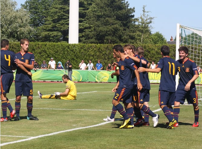 La Selección Sub &#039;19 celebra un gol a Croacia