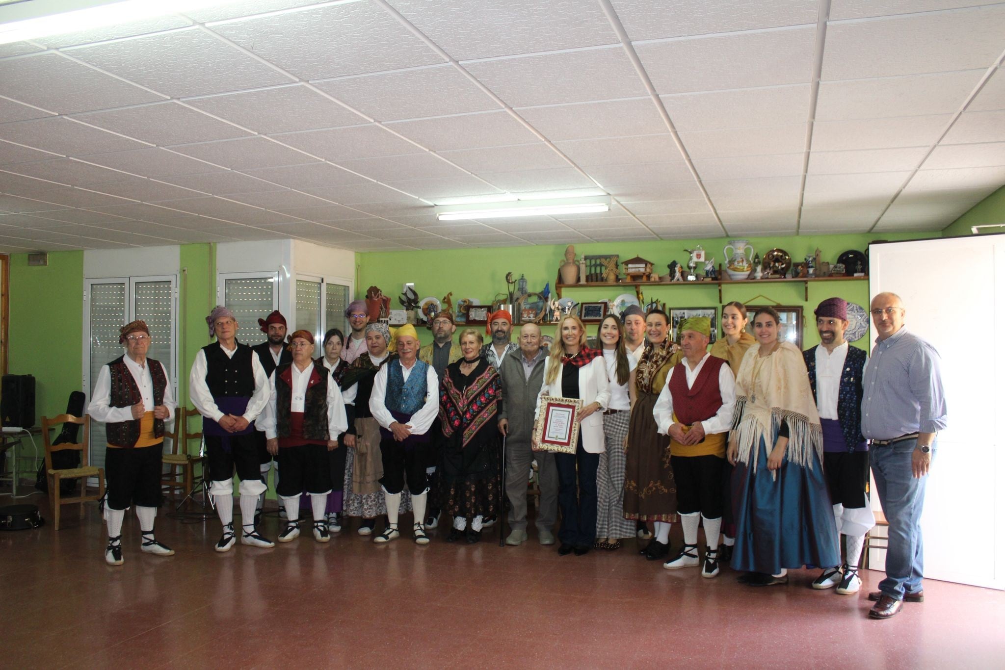 Foto de familia de los participantes en en el homenaje a Sandra González