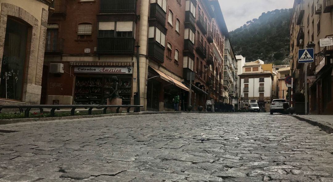 Estado actual del adoquinado de la calle Colón.