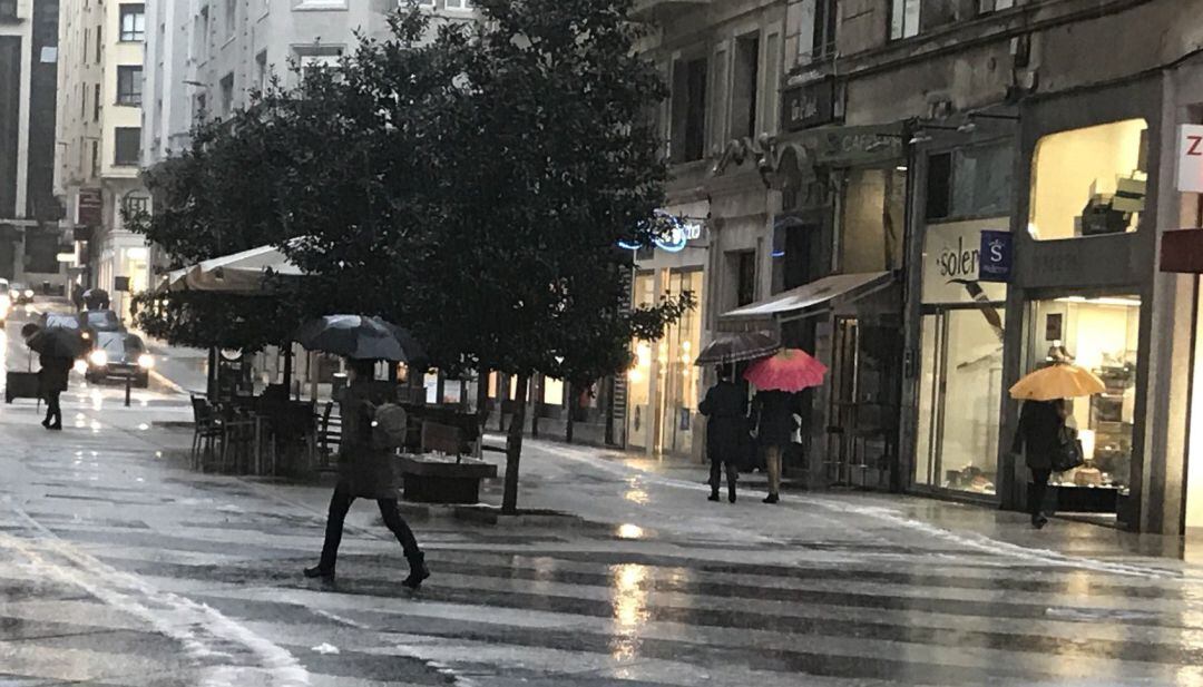 El riesgo por tormentas o por altas temperaturas máximas afecta a una docena de provincias
