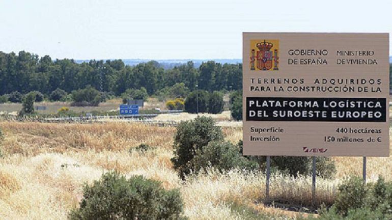 Terrenos donde irá ubicada la Plataforma Logística del Suroeste Peninsular, junto a la Autovía A-5