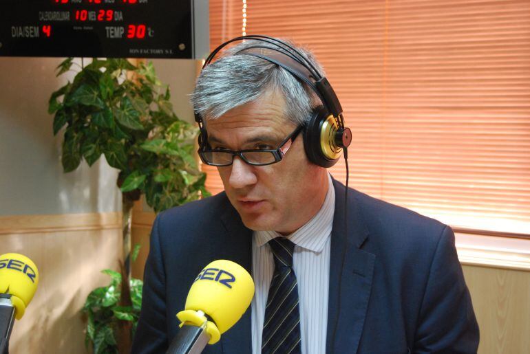 El alcalde del Ayuntamiento de Móstoles, David Lucas, en los estudios de Ser Madrid Oeste