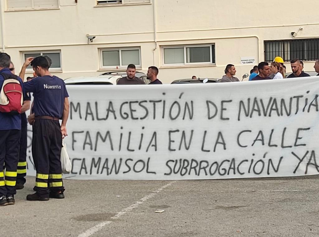 Protesta de trabajadores de Mecamansol a las puertas del astilleros de Cádiz