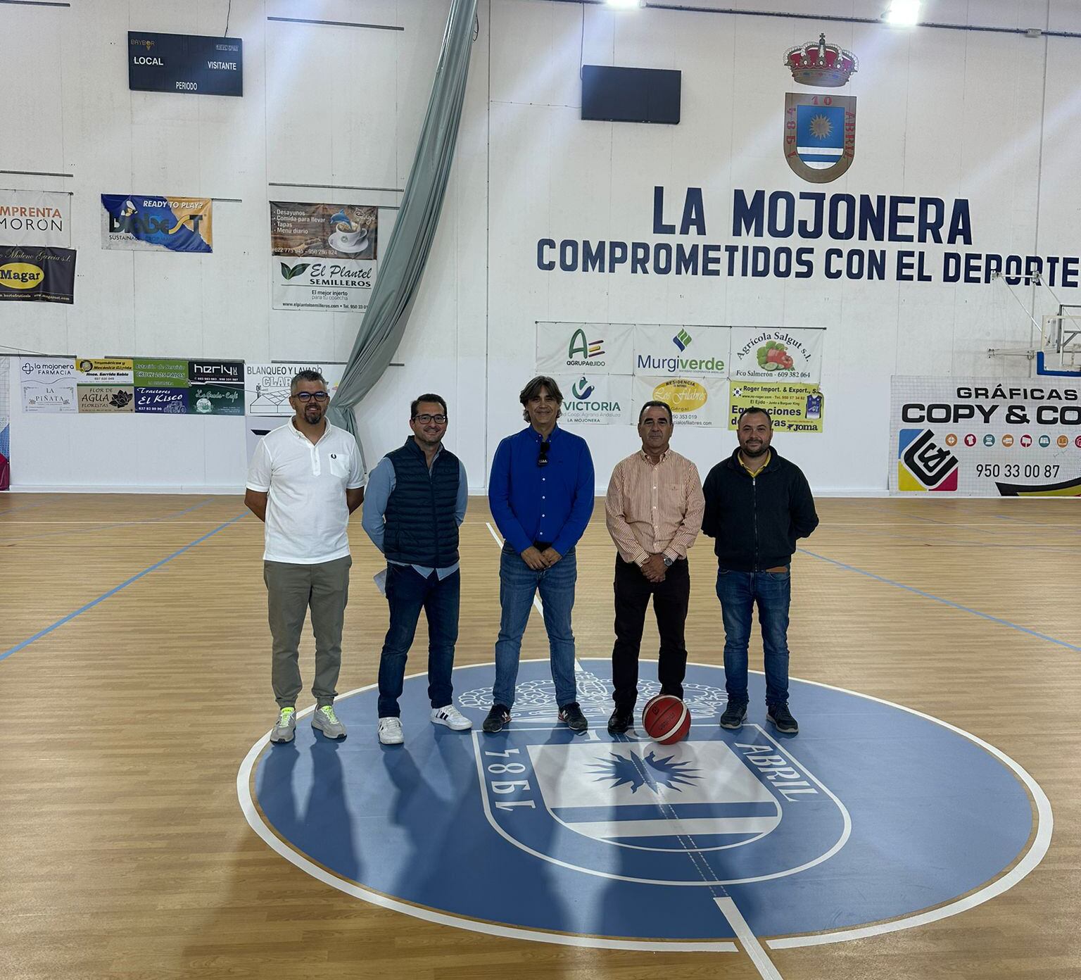 El Pabellón de Deportes de La Mojonera ya ha abierto sus puertas tras finalizar las obras de sustitución del suelo.