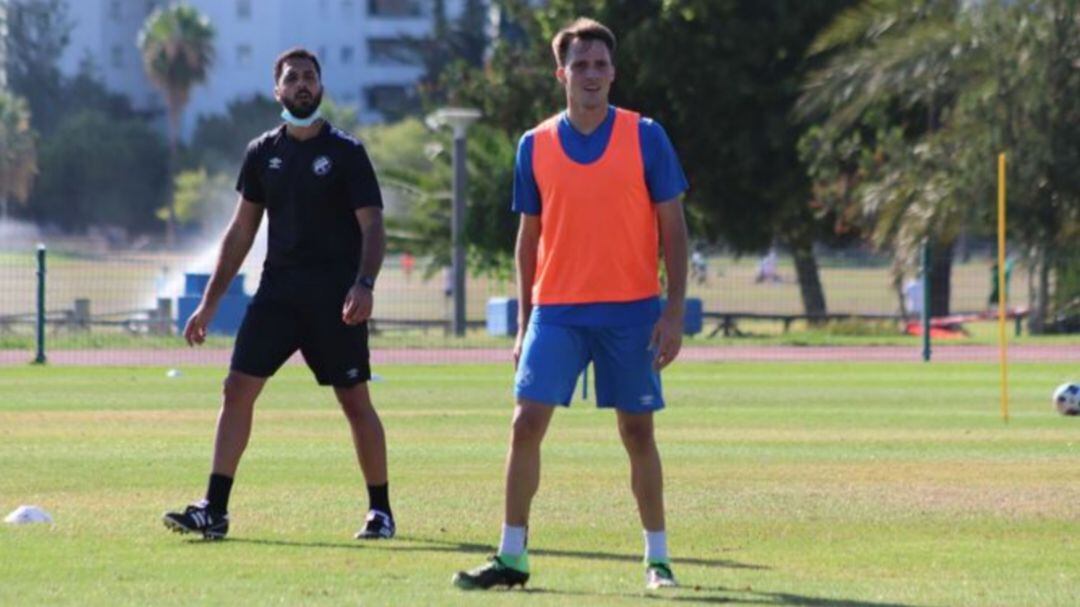 Manu Castillo durante un entrenamiento