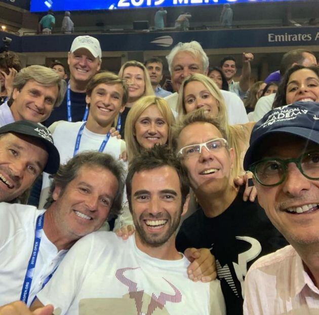 Selfie de todo el círculo de confianza de Nadal tras la final