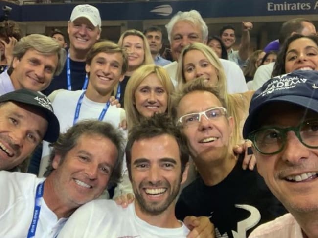 Selfie de todo el círculo de confianza de Nadal tras la final
