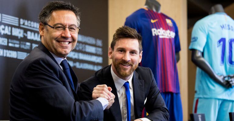 Messi y Bartomeu rubrican la renovación del argentino