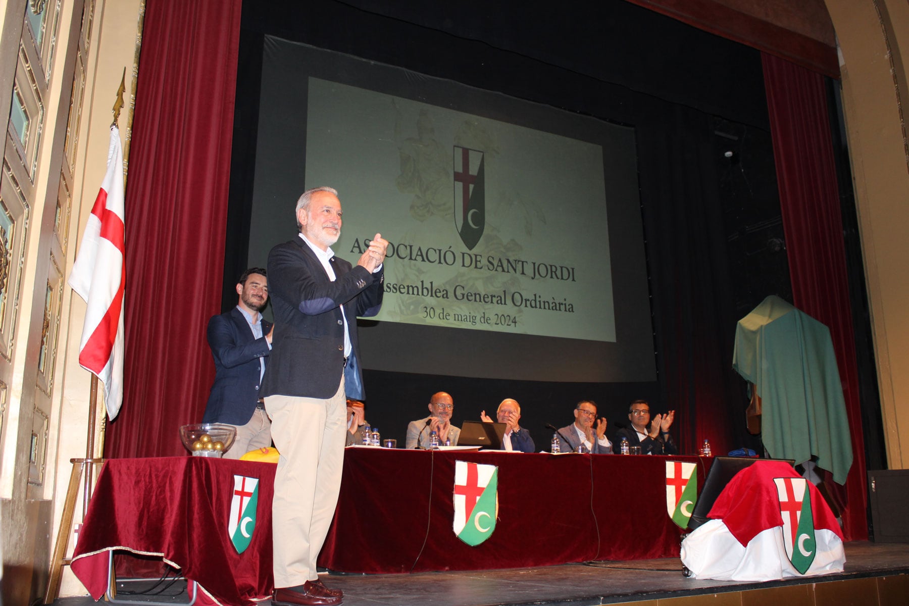 Indalecio Carbonell, en el momento de ser presentado como capitán moro por la Filà Abencerrajes