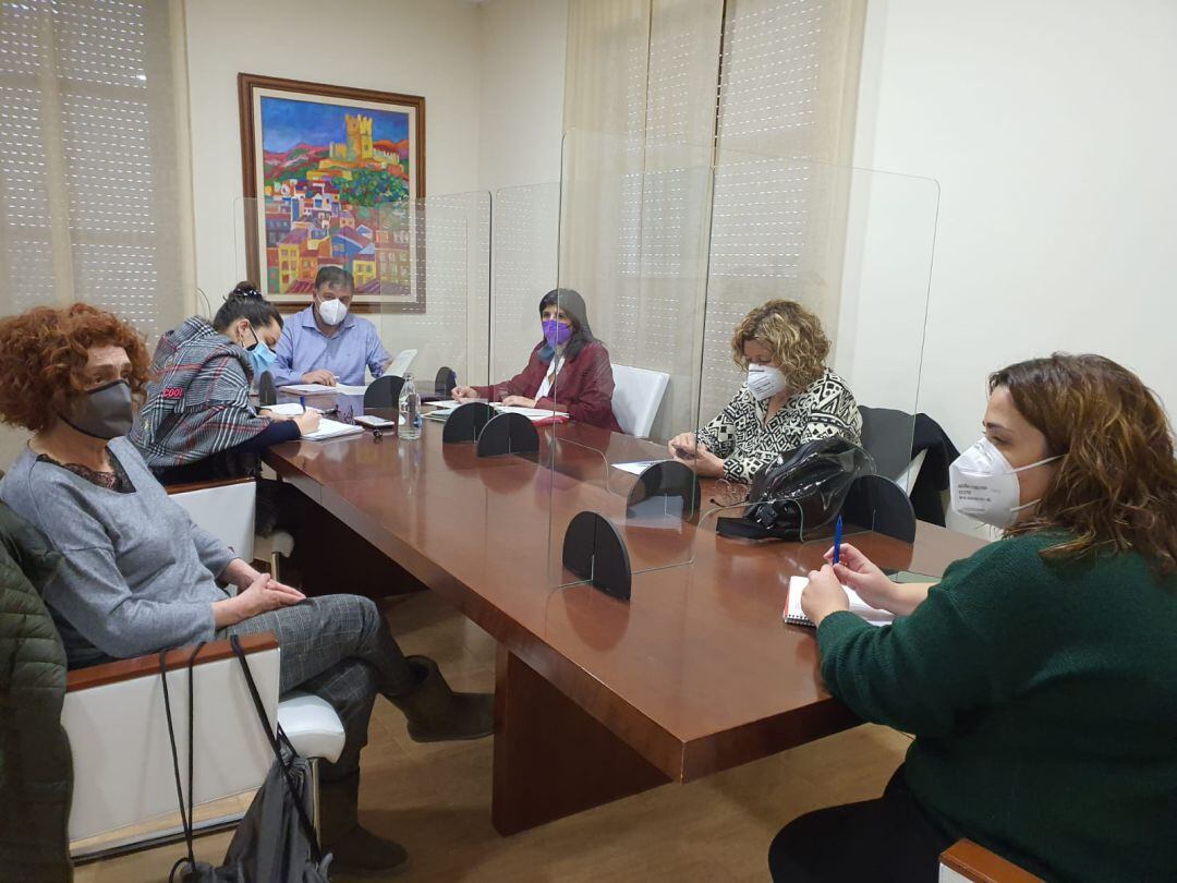 Reunión con directoras de los Institutos