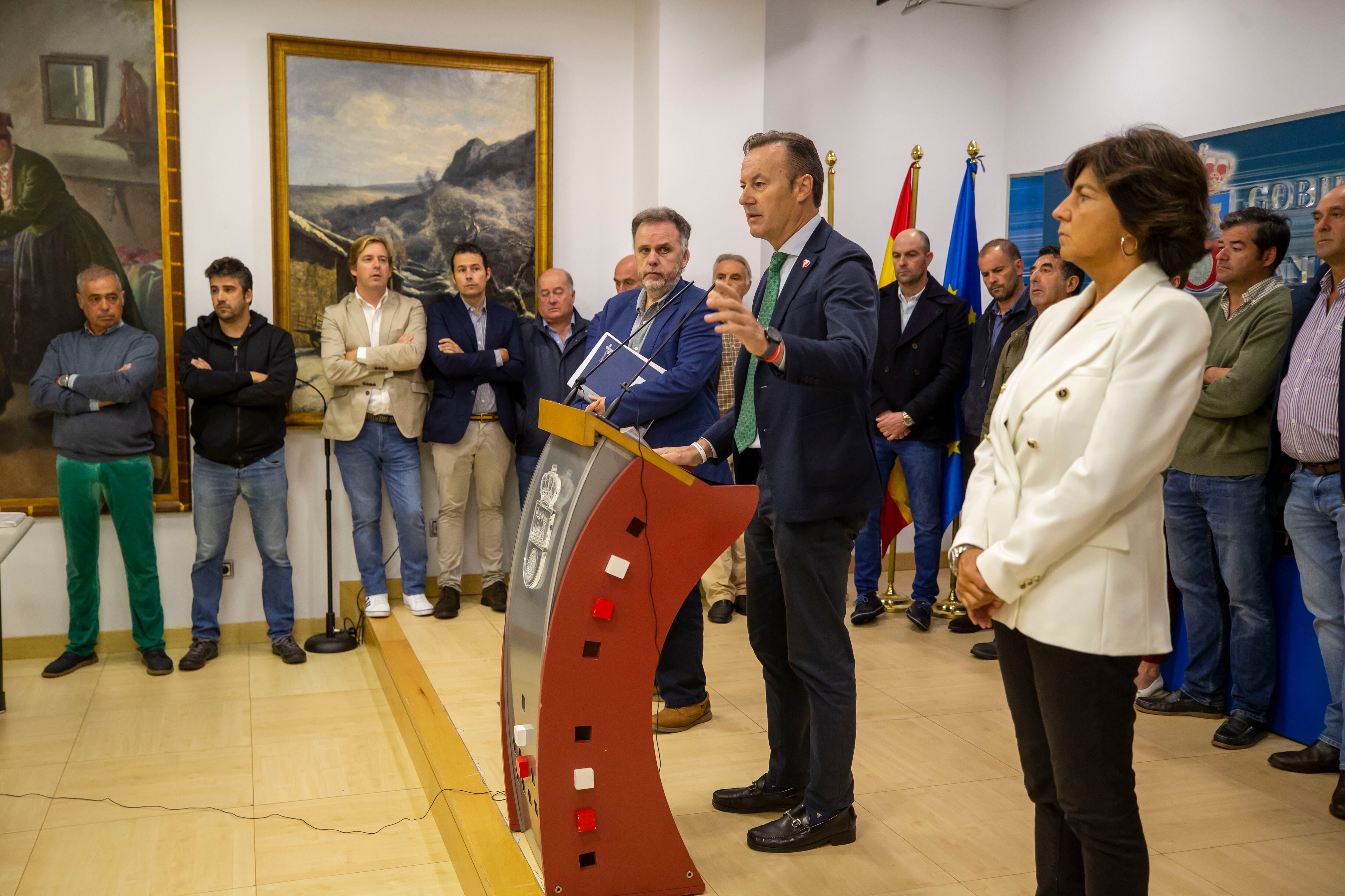 El consejero de Desarrollo Rural, Ganadería, Pesca, Alimentación y Medio Ambiente, Guillermo Blanco, informa, en rueda de prensa, de la situación actual del lobo y de la ganadería en Cantabria.