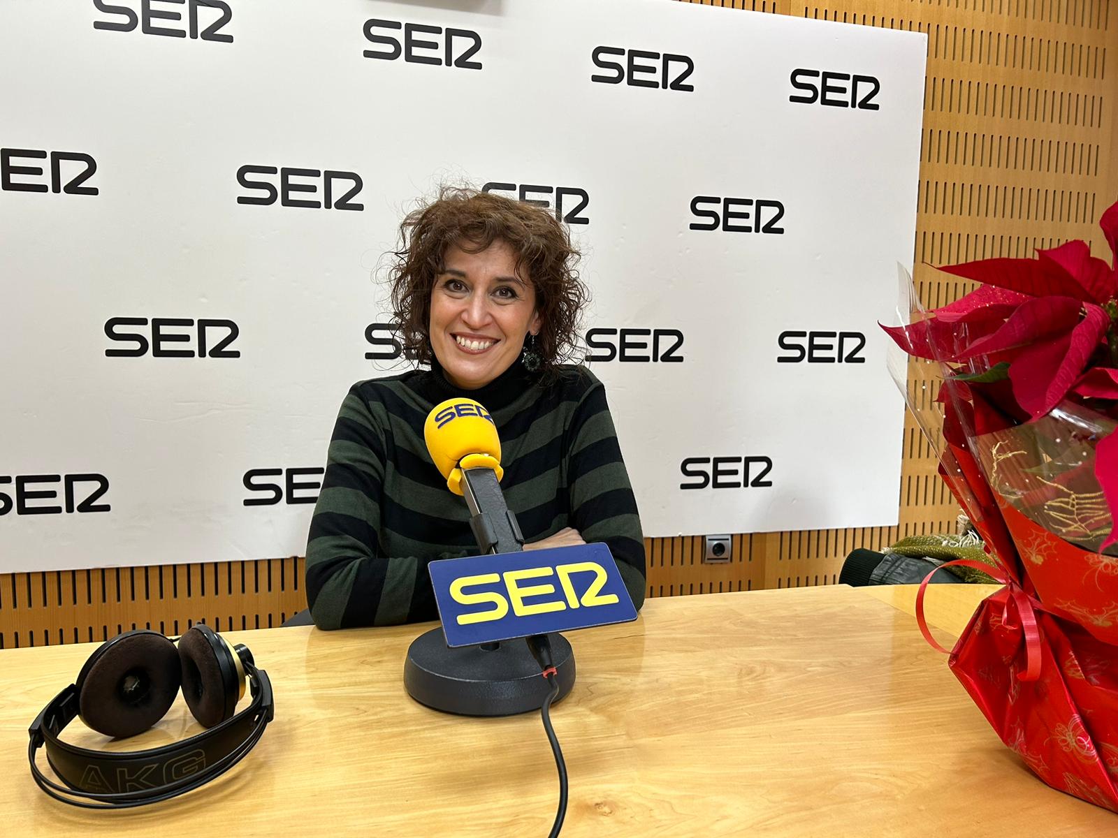 María Ángeles Zapata, musicóloga y directora del proyecto &#039;Sonidos del silencio&#039;, en los estudios de Radio Murcia.