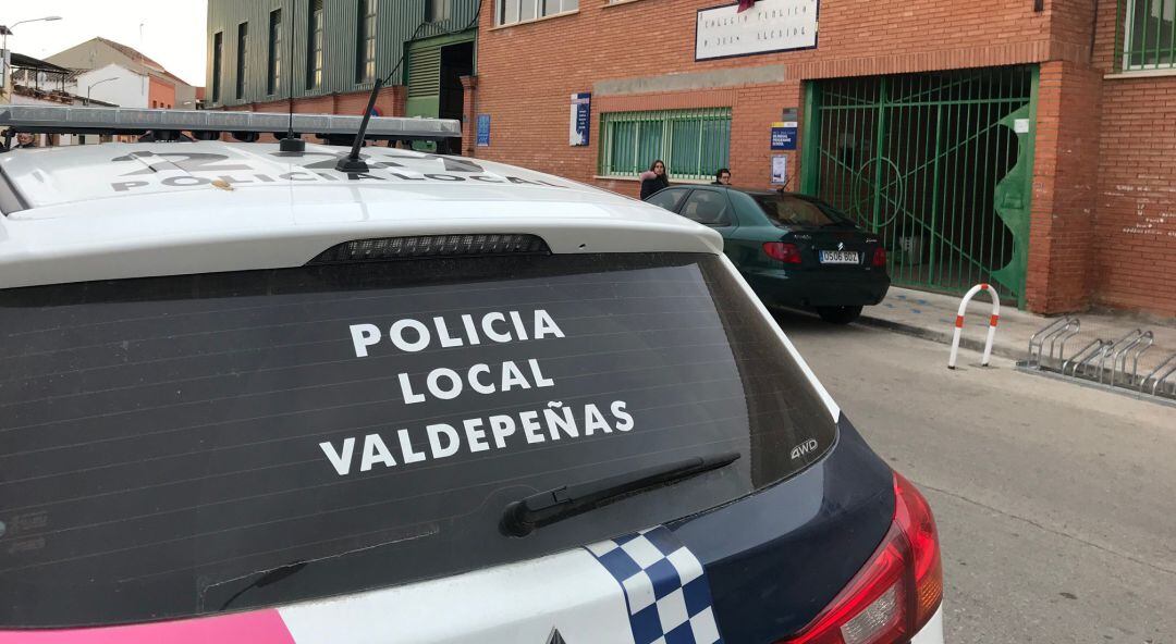 Imagen de archivo de uno de los coches de la Policía Local de Valdepeñas 