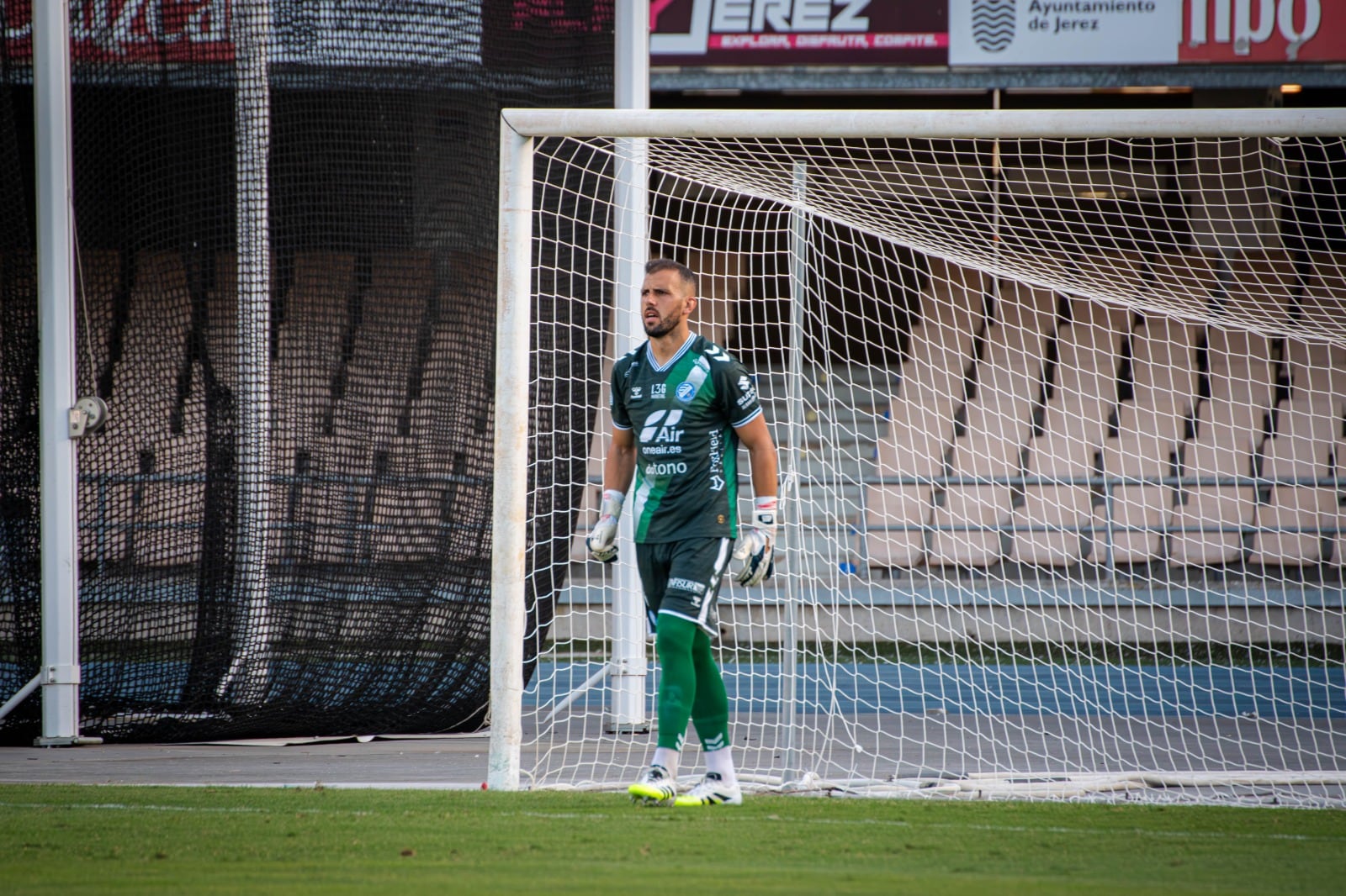 José Perales durante uno de sus tres partidos de liga que jugó en el Xerez DFC