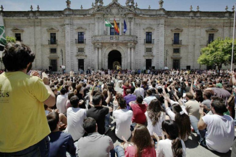 Los alumnos de la US y UPO realizarán un encierro en la facultad de Bellas Artes, previo a la huelga del día 24 contra la reforma de grados