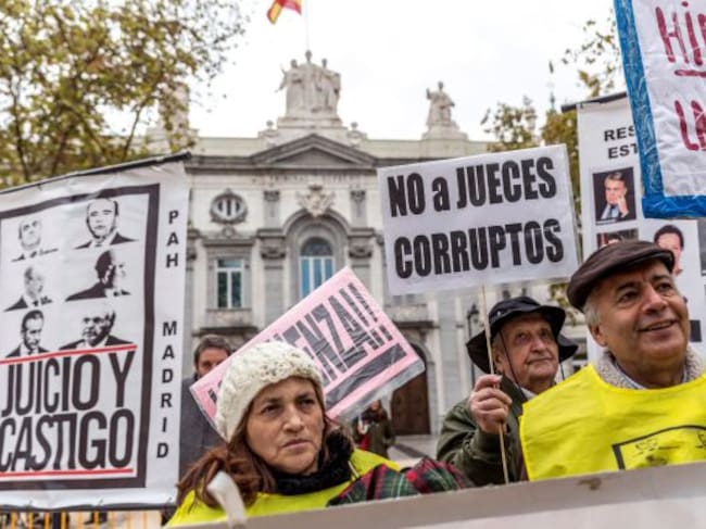 Manifesantes frente al Supremo