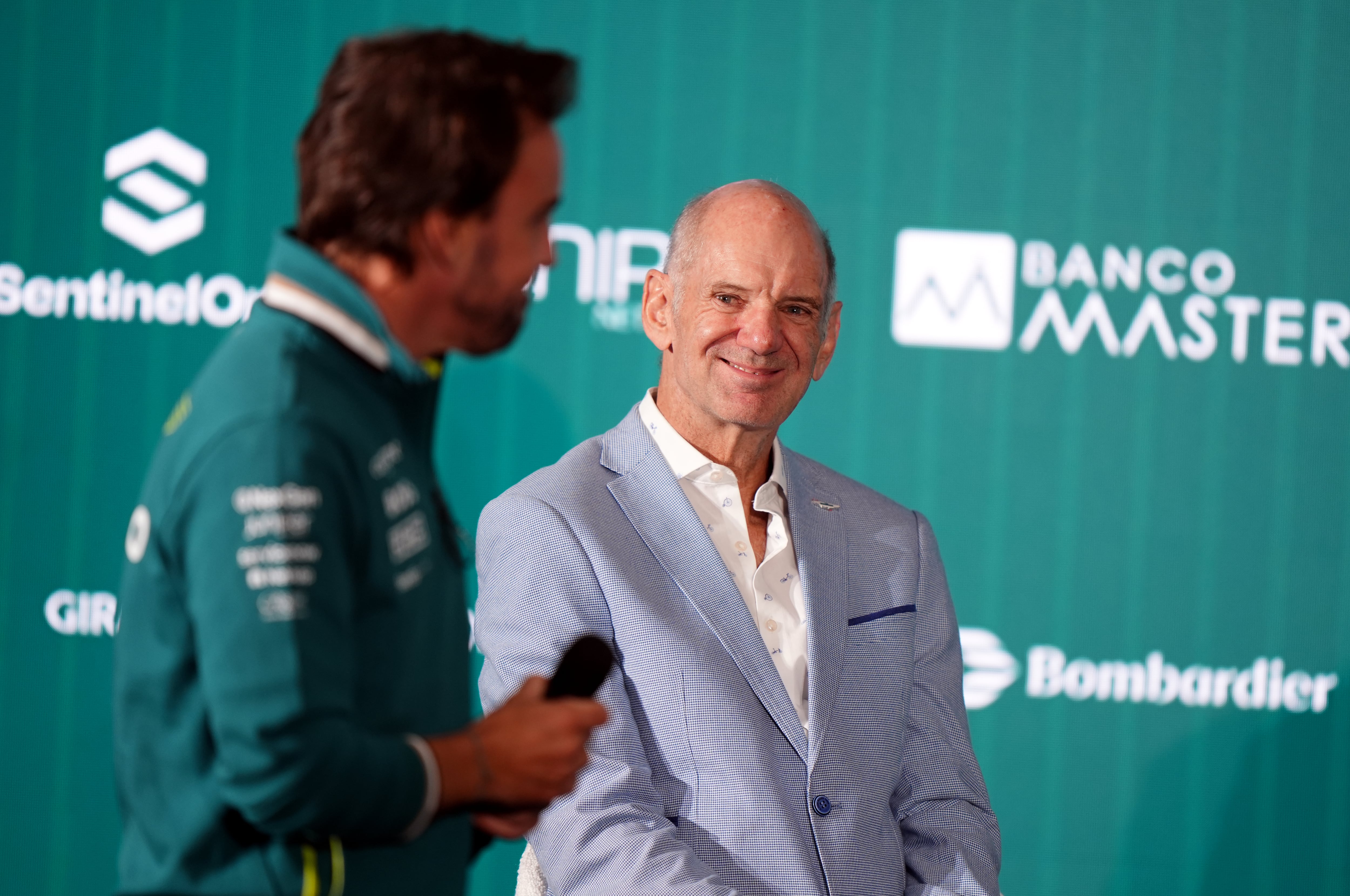 Adrian Newey con Fernando Alonso en la presentación del ingeniero con Aston Martin