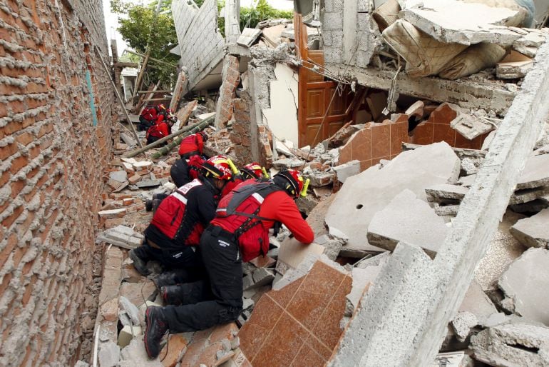 España envía un avión con personal de la UME para ayuda al rescate en Ecuador