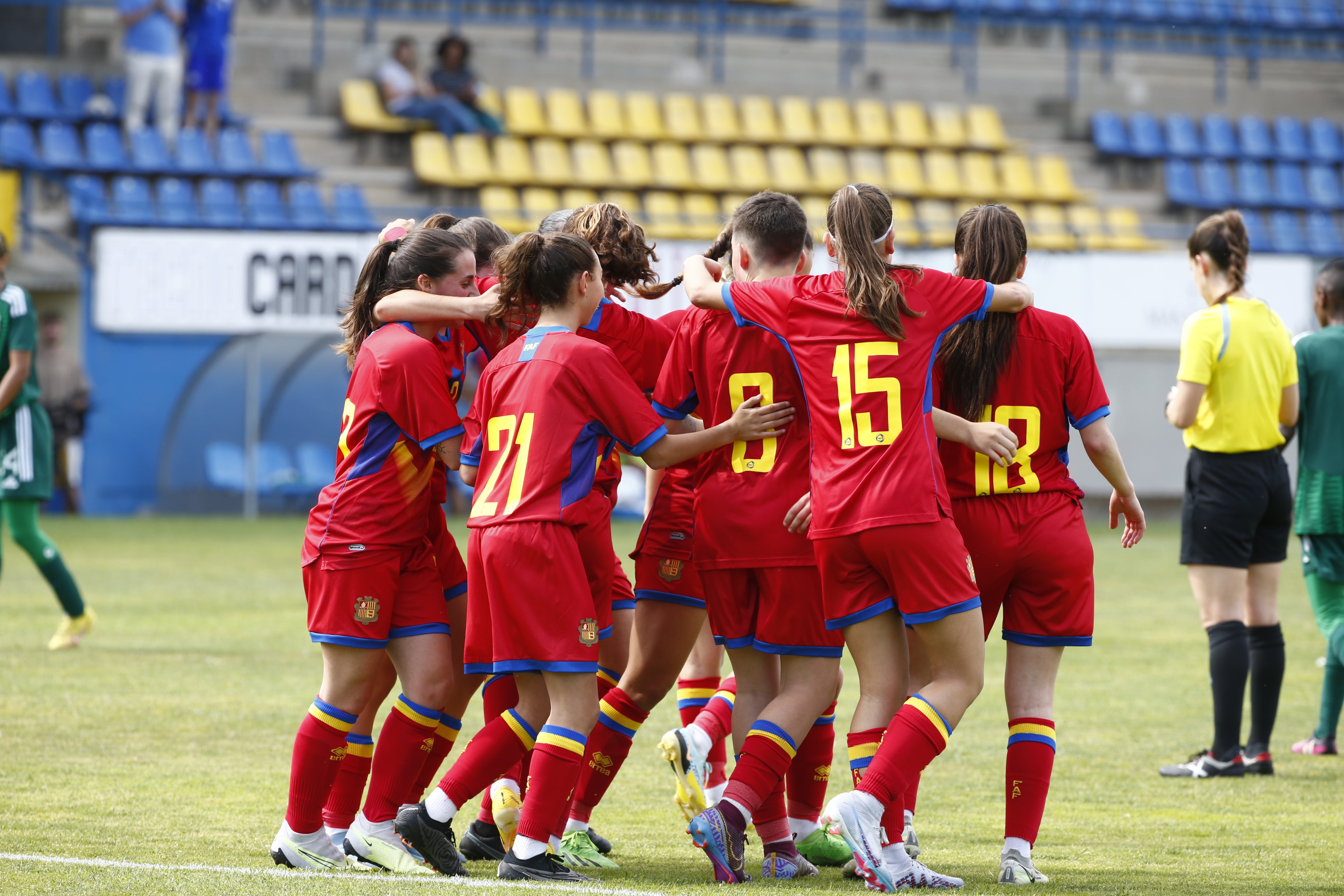 Les tricolors celebren un dels gols que els ha donat la victòria