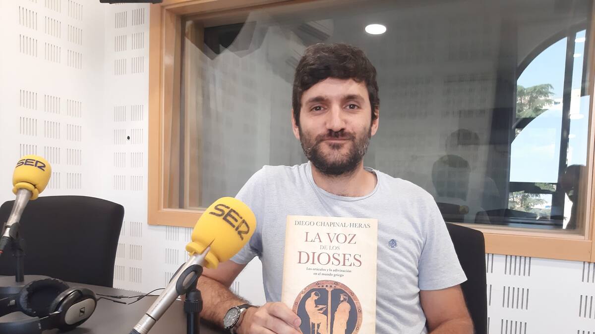 Entrevistamos al historiador Diego Chapinal-Heras que acaba de publicar ‘La voz de los dioses. Los oráculos y la adivinación en el mundo griego’