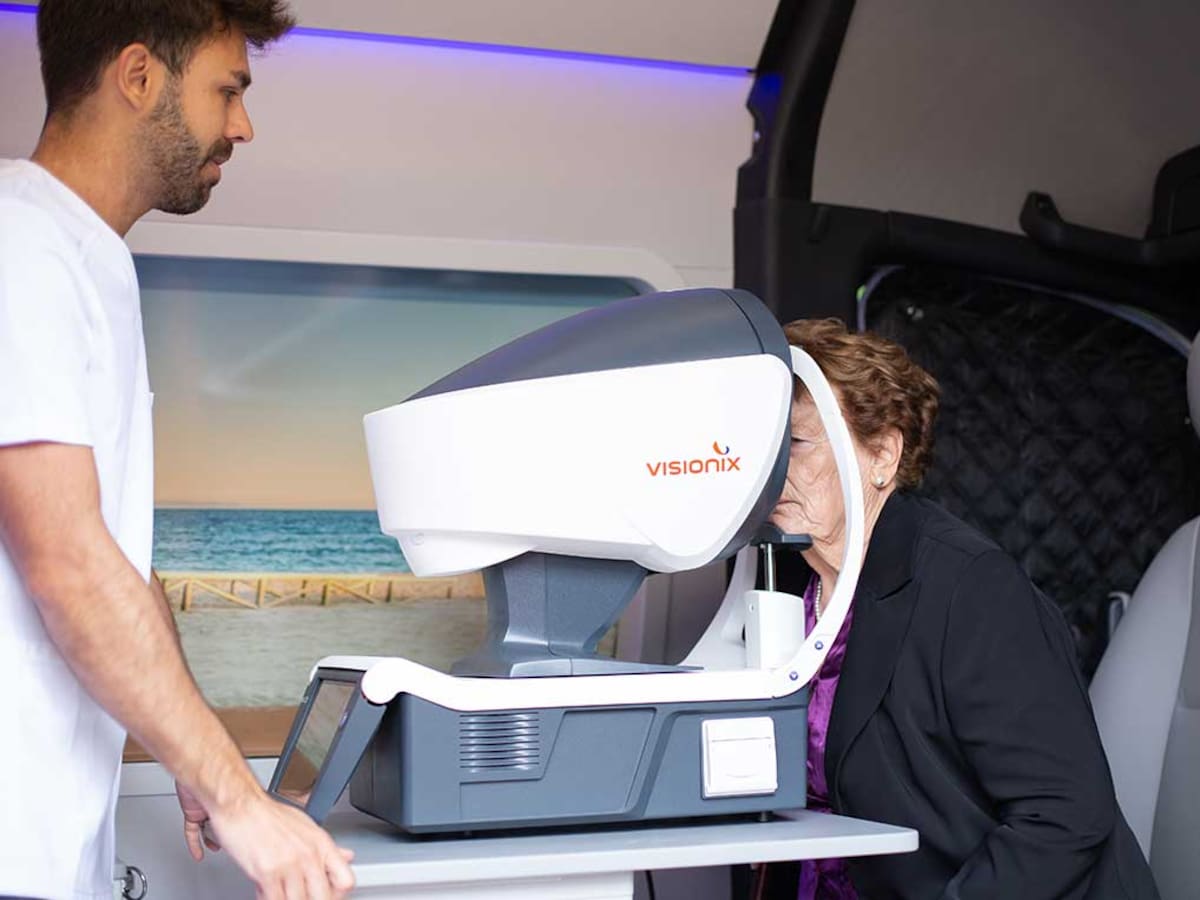 Más de 1.800 personas se benefician en Palencia de revisiones oculares gratuitas gracias a la unidad móvil de Recoletas Salud