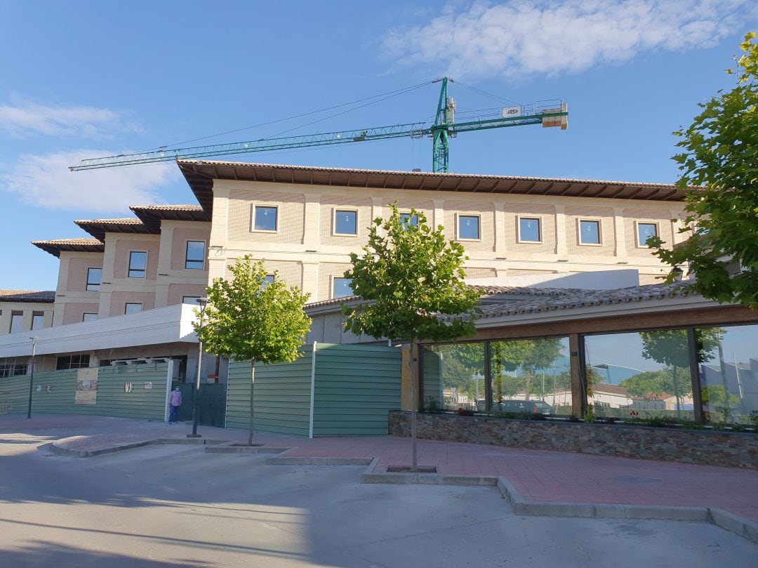 Fachada del edificio aún en obras.