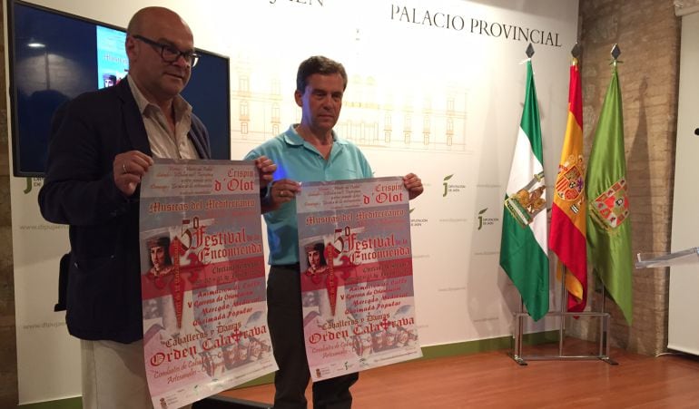 El diputado de Turismo, Manuel Fernández, y el alcalde de Chiclana de Segura, Santiago Rodríguez