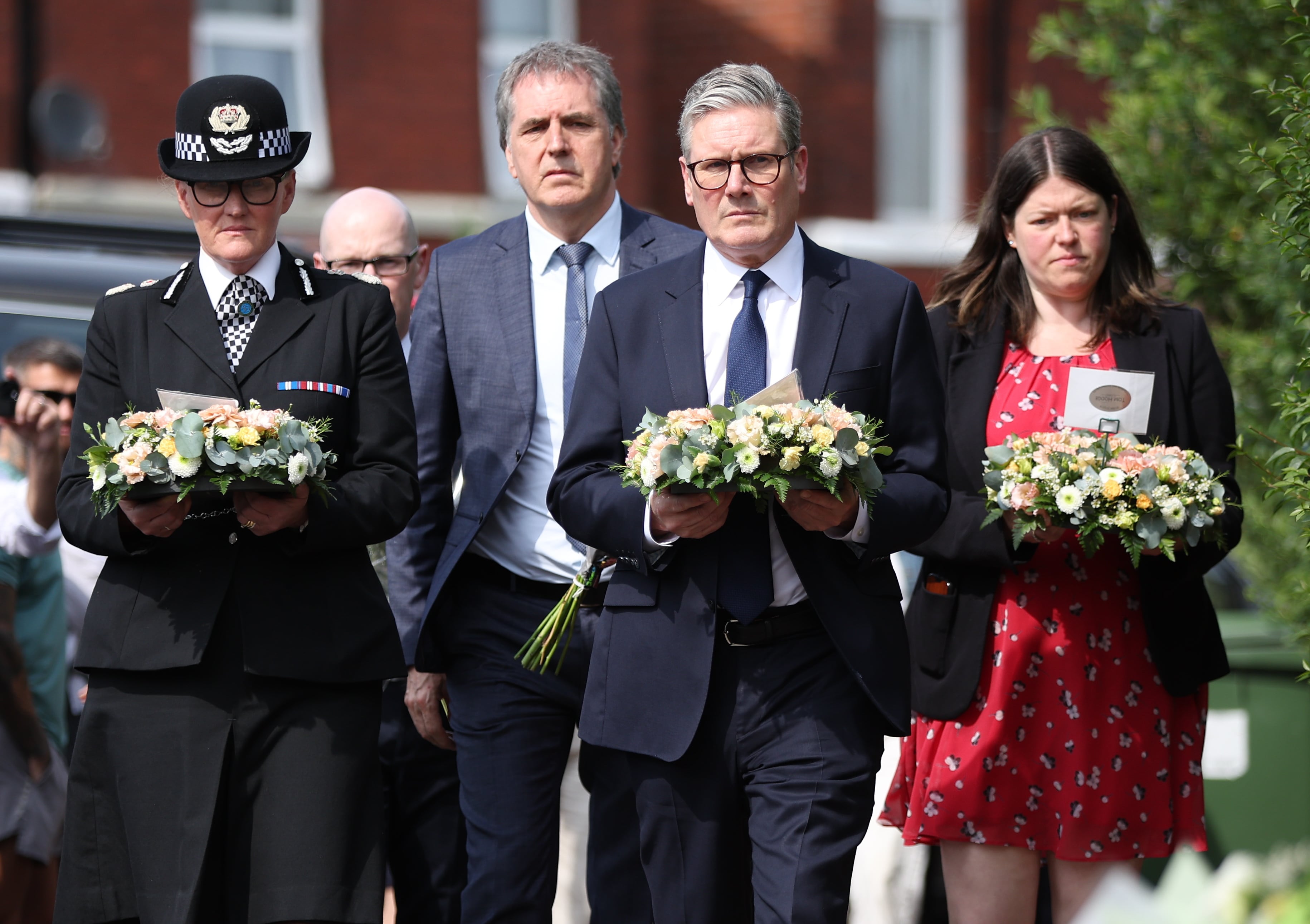 El primer ministro británico, Keir Starmer, acude al homenaje por las víctimas de Southport.