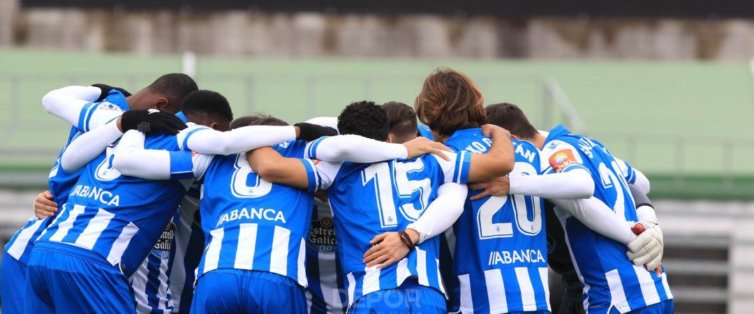 Los jugadores del Deportivo antes del partido frente al Coruxo