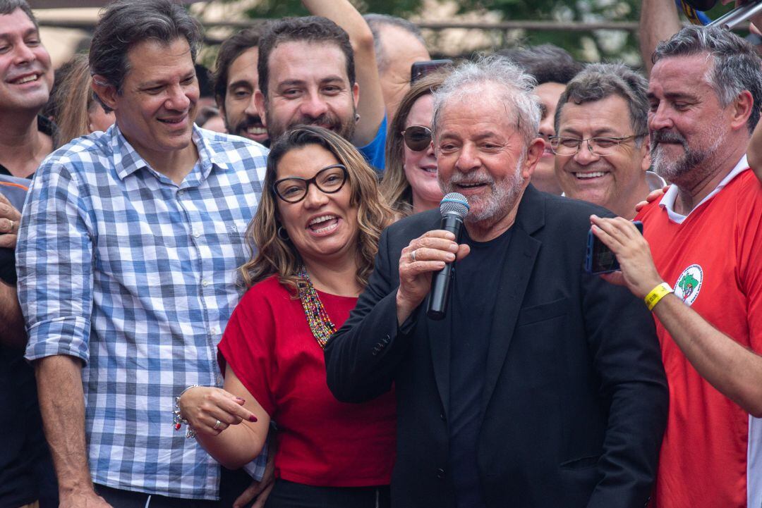 Lula pide que Brasil siga a Argentina y Chile  
 
 