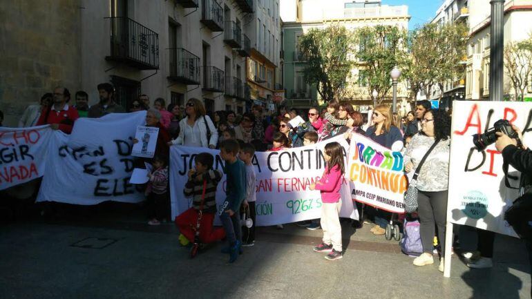 Concentración en la plaza de Baix