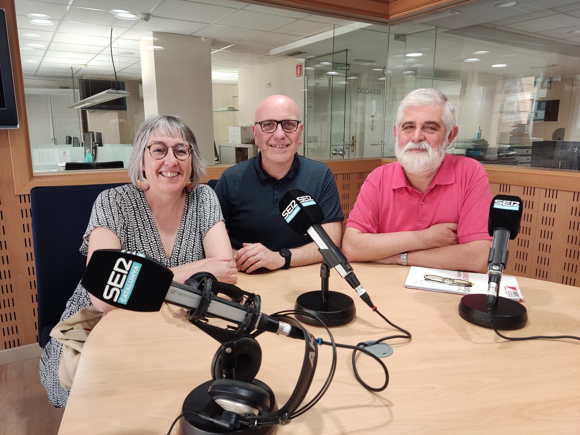 Mònica Cabezas, Roger Casero i Albert Quintana als estudis de Ràdio Girona.