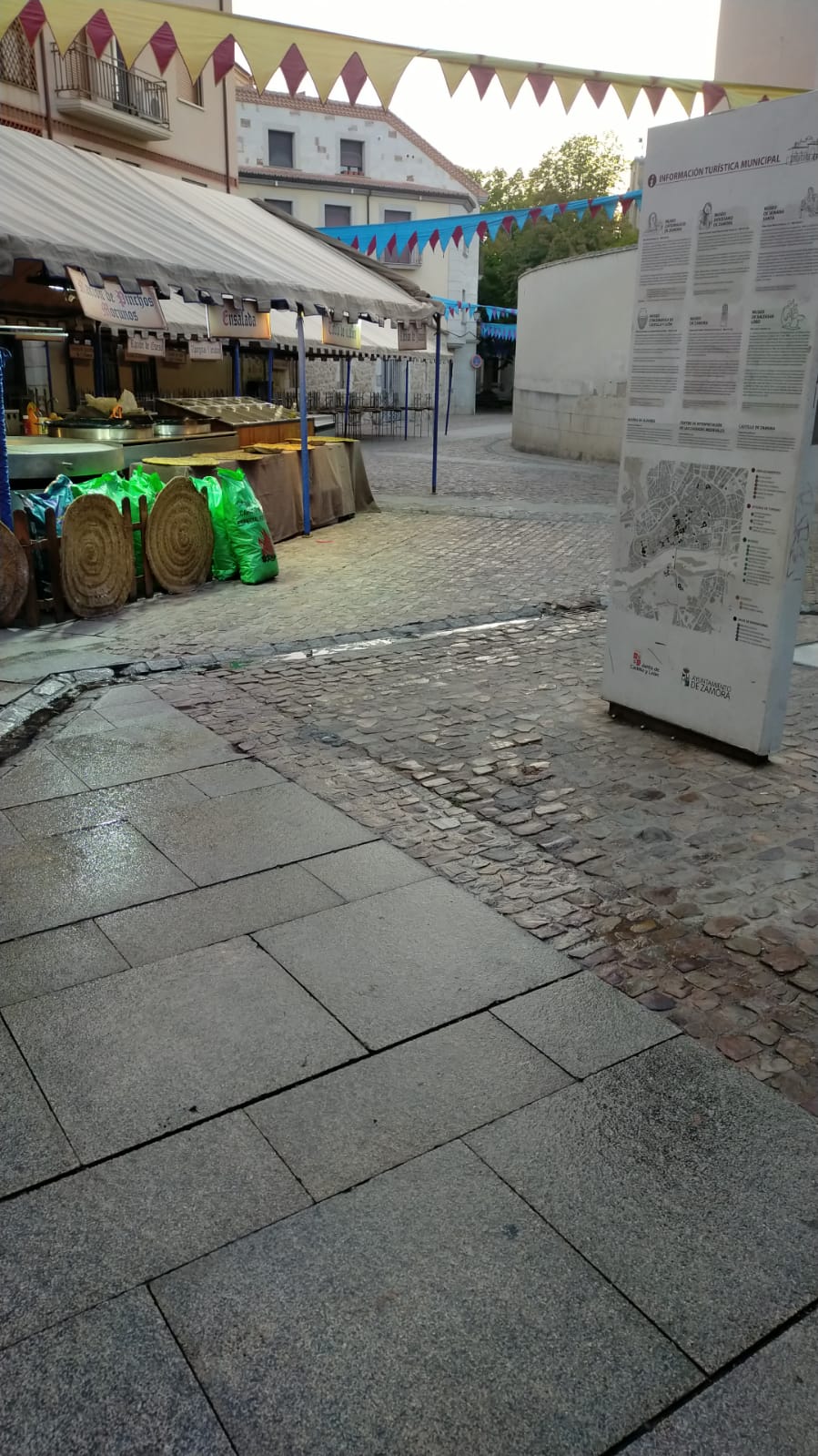 Instalación del Mercado Medieval en Zamora / archivo