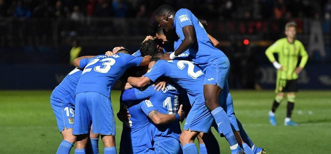 Los jugadores fuenlabreños celebran uno de los goles logrados el pasado miércoles ante el Real Zaragoza.