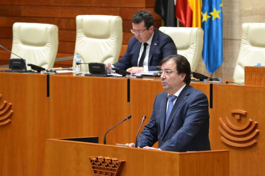 El presidente de la Junta durante su intervención en la Asamblea de Extremadura