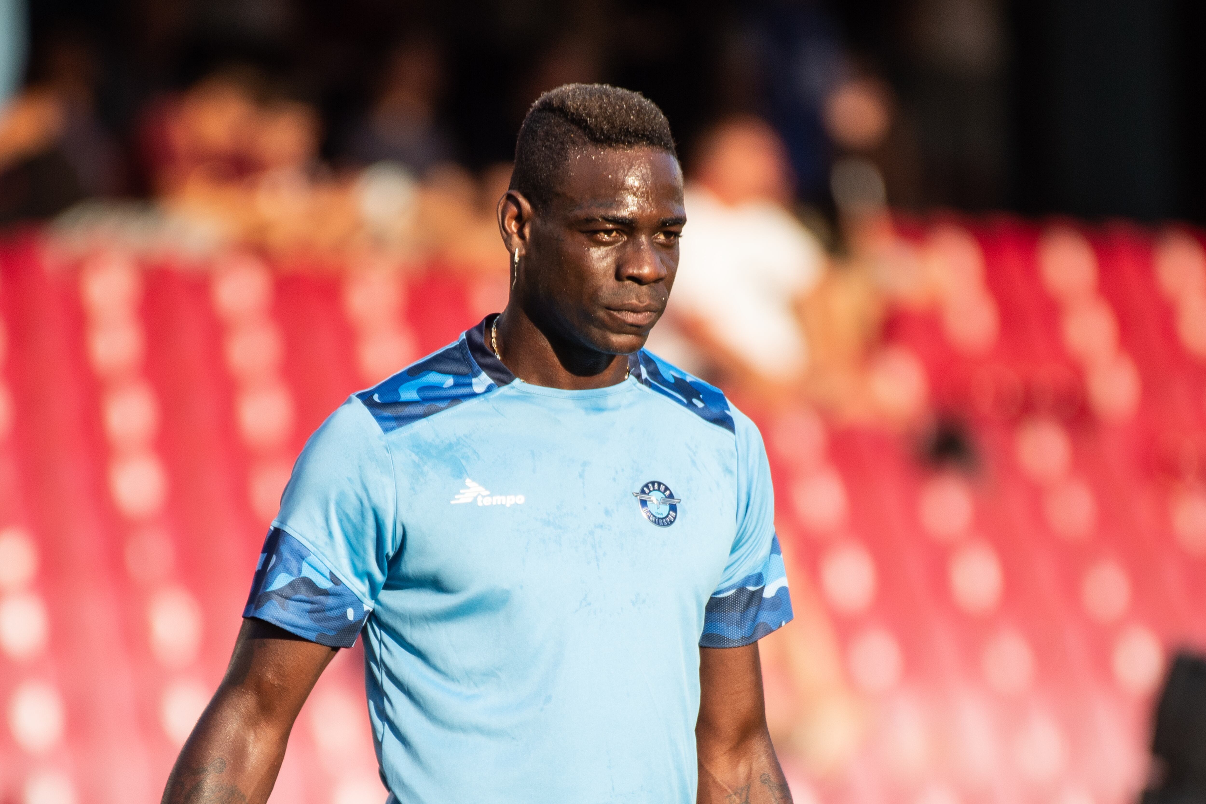 Mario Balotelli durante un encuentro con el Adana Demirspor.