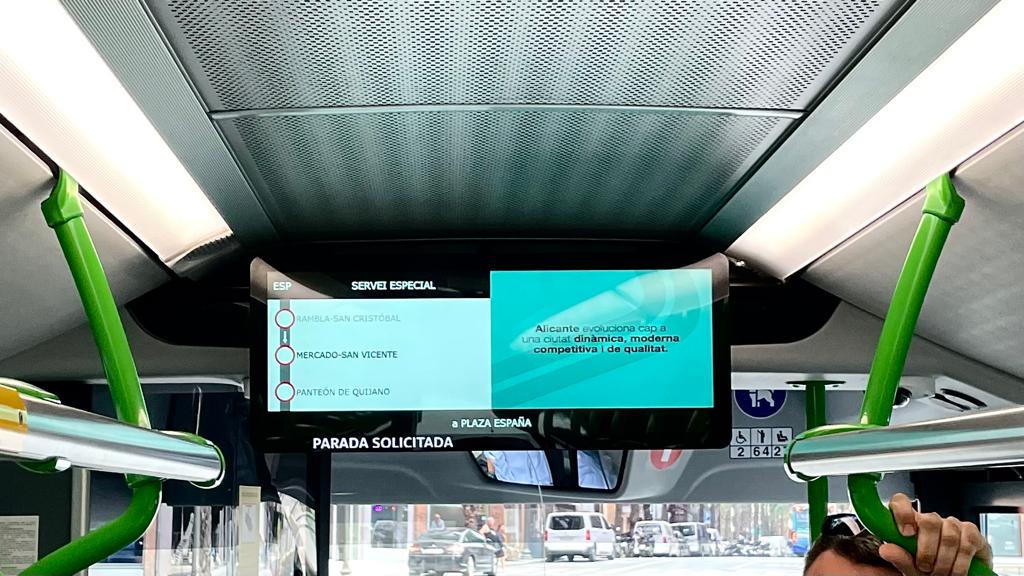 Pantallas en los autobuses de Vectalia