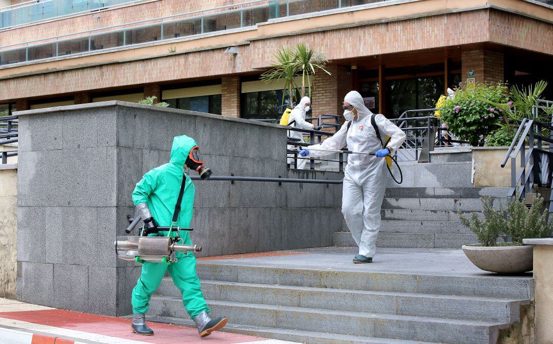 El ejército realiza tareas de desinfección en la Residencia de la Tercera Edad Cardenal Marcelo de Valladolid, perteneciente a la Diputación Provincial