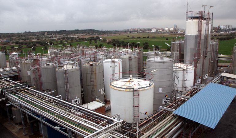 Imatge d'un sector de les instal·lacions de Clariant al Polígon petroquímic de Tarragona.