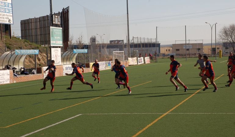 El equipo de rugby de la Guardia Real se ha sumado a este primer torneo benéfico en el complejo deportivo Lorenzo Rico