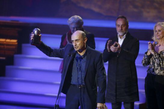 El actor Pepe Viyuela, tras recibir el galardón como Mejor Actor Protagonista por &#039;Rinoceronte&#039; durante la ceremonia de entrega de la XIX edición de los Premios Max de las Artes Escénicas, que se celebra en el Circo Price de Madrid